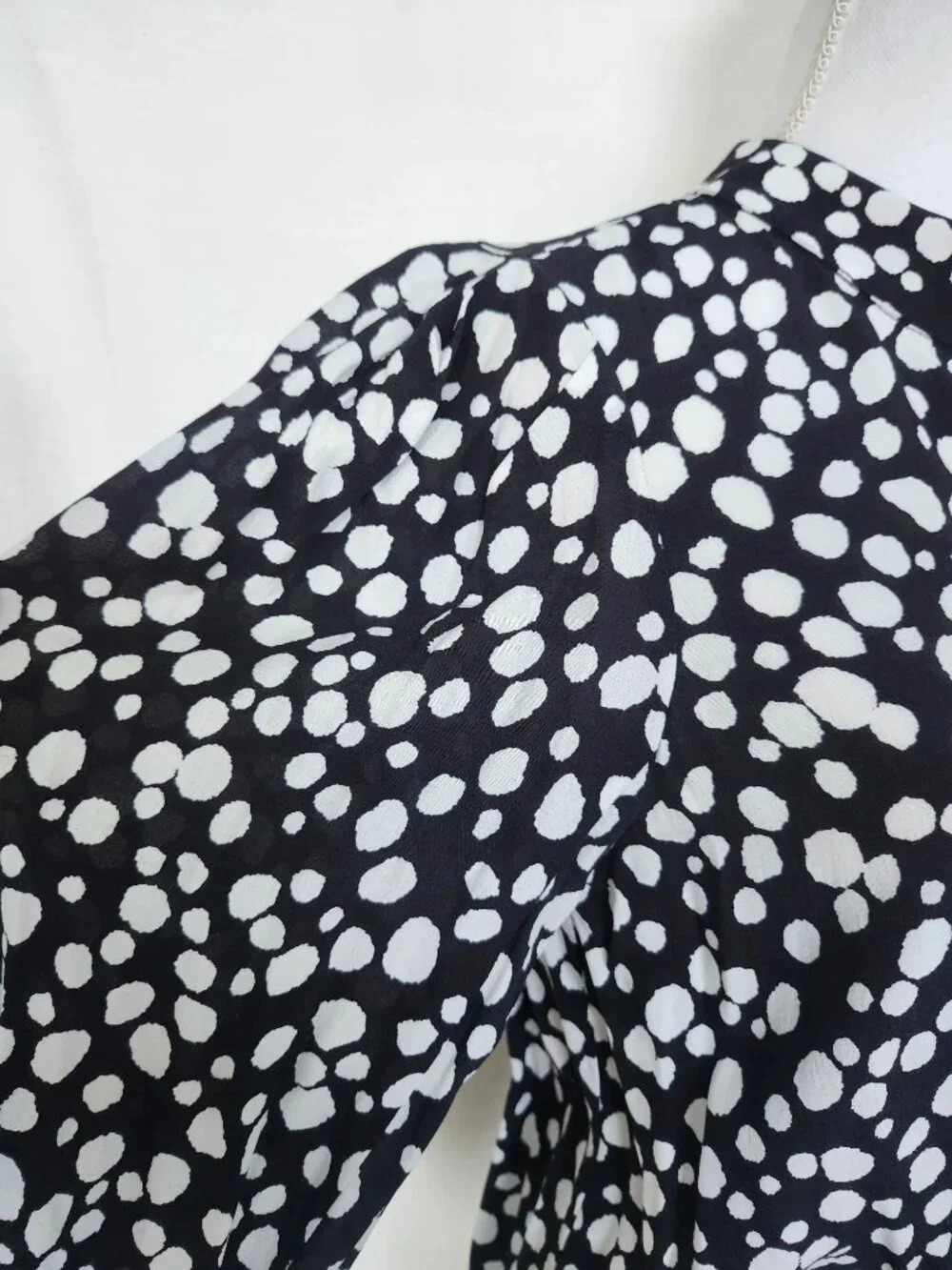 Zara Mock neck Puff Sleeve Top Blouse Size M Black White
